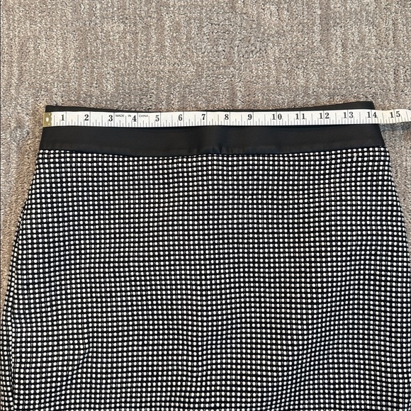 Ann Taylor Black and White Pencil Skirt - Picture 6 of 8